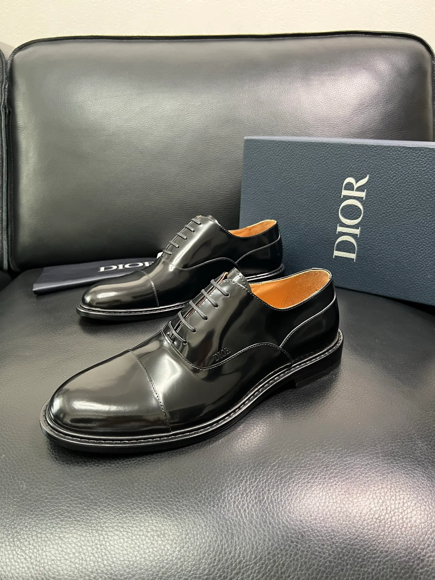 Men's shoes 💰940 Dior top purchasing agent, synchronized with Dior counters, original factory configuration, imported Italian cowhide, fully imported water-dyed cowhide lining, sole: original factory special supply, original sole super comfortable, original factory follow-up order 🔍🔍High quality, welcome to compare, code number 39-44 (can be ordered 38 45 46) 85868